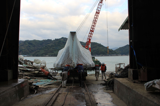 The Process of Creating Shinro Ohtake's New Work (Part 2: Transporting the Hull-Form from Uwajima)