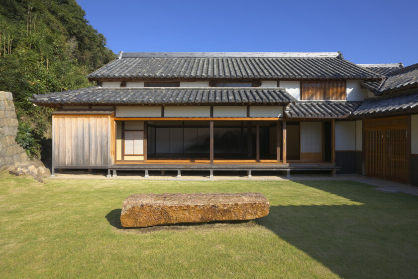 変化し続ける襖絵――千住博「石橋」