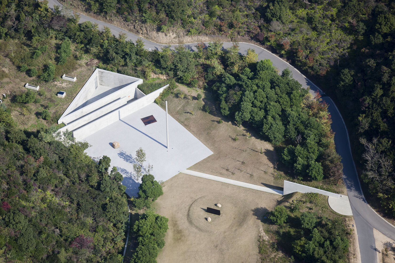 李禹煥 前編「李禹煥――外へ向かう精神・無限への道」